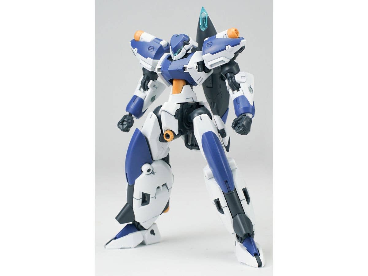 Ultra Action Trooper: Franz-Alpha Plastic Model Kit (White x Blue)